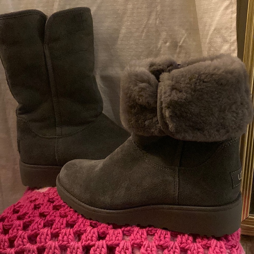 Womens Gray Fuzzy Wool lined Ugg Boots!